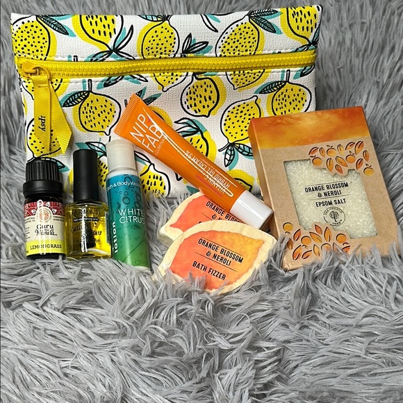 IPSY Lemon Print Cosmetic Bag & Beauty Bundle Citrus Focused Theme Gifts - Picture 1 of 10